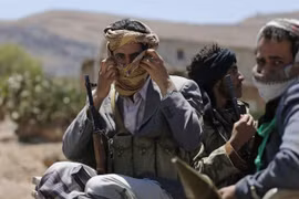 Các chiến binh Yemen trên chiến trường biên giới Yemen - Ả rập Xê-út. Ảnh minh họa: Masdar News.