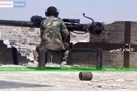 Binh sĩ Syria sử dụng pháo không giật B-10 ở Aleppo