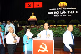 Các đại biểu bầu BCH khóa mới. Ảnh: VGP/Phan Hoàng