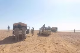 Quân đội Syria chiến đấu tiến công trên chiến trường al-Safa. Ảnh minh họa: Masdar News.