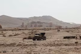 Quân đội Syria đánh sâu vào Palmyra, các tay súng IS chống cự điên cuồng