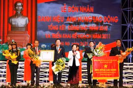 Trịnh Xuân Thanh nhận bằng khen "Anh hùng lao động" 