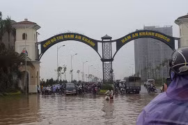 Nhiều khu đô thị chìm trong biển nước sau cơn mưa lớn ở Hà Nội.Ảnh Tri thức trẻ