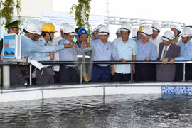 Thủ tướng thị sát khu xử lý môi trường của Formosa. Ảnh: VGP/Quang Hiếu