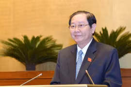 Bộ trưởng Bộ Nội vụ Lê Vĩnh Tân cho rằng quy định về hình thức kỷ luật giáng chức là không phù hợp với việc bố trí công chức theo vị trí việc làm.