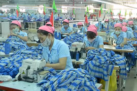 Chủ tịch VCCI cho rằng đây là thời điểm chúng ta phải nỗ lực lao động để phát triển đất nước, vì năng suất lao động hiện nay của Việt Nam trong khu vực ASEAN là rất thấp, chỉ đứng trên Campuchia.