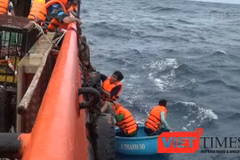toàn bộ 9 ngư dân trên tàu cá BV 7804TS đã được đưa về bờ.