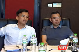 Ông Nguyễn Đức Toàn (bìa phải), Tổng Giám đốc Công ty CP TMDV Cát Vàng đã gửi đơn khởi kiện Phòng Đăng ký kinh doanh-Sở KHĐT tỉnh Quảng Nam