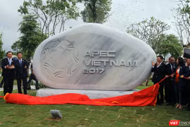  Sáng ngày 09/11, Phó Thủ tướng Bộ trưởng Ngoại giao Phạm Bình Minh cùng các đại biểu đến từ 21 nền kinh tế thành viên APEC đã chủ trì Lễ khai trương Công viên APEC tại Đà Nẵng. 