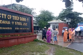 UBND TP Đà Nẵng đang khẩn trương thực hiện giải tỏa di dời các hộ dân quanh hai nhà máy thép Dana - Úc và Dana - Ý (thuộc thôn Vân Dương, xã Hòa Liên, huyện Hòa Vang, TP Đà Nẵng) gây ô nhiễm.