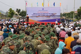 Sáng 28/10, hàng vạn người dân Đà Nẵng trên địa bàn các quận Sơn Trà, Ngũ Hành Sơn, Thanh Khê, Hải Châu,.. đã đồng loạt ra quân phong trào Ngày chủ nhật xanh-Hưởng ứng Tuần lễ cấp cao APEC. ảnh: Hồ Xuân Mai