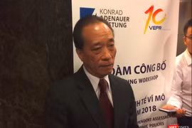 TS. Nguyễn Trí Hiếu trao đổi bên lề buổi Tọa đàm (Ảnh: P.D) 