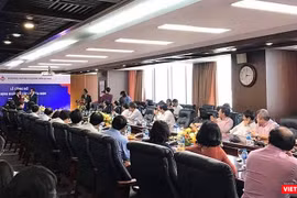 Lãnh đạo NHNN trao Quyết định cho tân Chủ tịch HĐQT BIDV Phan Đức Tú.