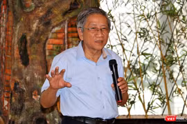 GS. Nguyễn Minh Thuyết tại buổi thuyết trình (Ảnh: Đăng Khoa)