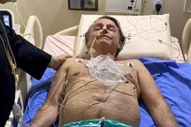 Bức ảnh mà ông Bolsonaro đăng tải trên tài khoản Twitter chính thức của mình (Ảnh: AP)
