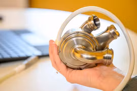 Trái tim nhân tạo BiVACOR có một bộ phận chuyển động duy nhất – một rotor được giữ cố định bằng nam châm. Ảnh: BiVACOR.
