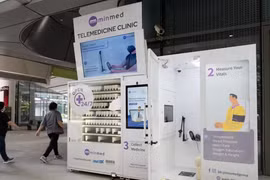 Một máy bán thuốc tự động được đặt ở Block 536 Serangoon (Ảnh: CNA)