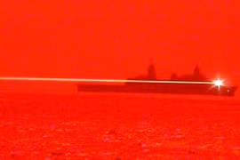 Tàu USS Portland thử nghiệm vũ khí laser trên vùng biển Thái Bình Dương vào ngày 16/5 vừa qua (Ảnh: CNN)