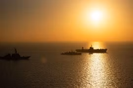 Tàu USS Mount Uwhutney và USS Porter của Mỹ, và tàu Gordi của Bulgaria trên Biển Đen ngày 4/11/2021 (Ảnh: Hải quân Mỹ)