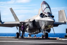Máy bay chiến đấu thế hệ thứ năm F-35C của Hải quân Mỹ. Ảnh: MW.
