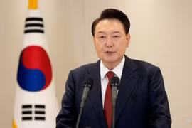 Tổng thống Hàn Quốc Yoon Suk Yeol có bài phát biểu trước toàn quốc tại Văn phòng Tổng thống ở Seoul, Hàn Quốc, vào ngày 12/12. Ảnh: Reuters.