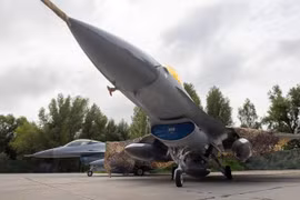 Một chiến đấu cơ F-16 do Mỹ chế tạo và được vận hành bởi lực lượng Ukraine. Ảnh: Getty.