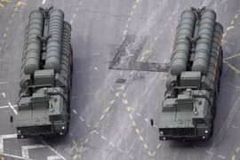 Hệ thống phòng không S-400 của Nga tham gia lễ duyệt binh Ngày Chiến thắng tại Quảng trường Đỏ. Ảnh: Sputnik.