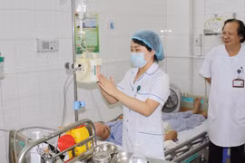 Bệnh nhân được chăm sóc tại Bệnh viện Phổi Trung ương.
