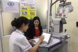 Bác sĩ khám bệnh cho người dân (Ảnh: Sở Y tế Hà Nội)
