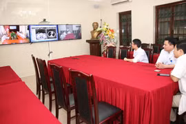 Bác sĩ Bệnh viện Hữu nghị Việt Đức hội chẩn trực tuyến cấp cứu bệnh nhân tai nạn giao thông tại Điện Biên