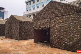 Bệnh viện dã chiến trong khuôn viên Bệnh viện Bạch Mai được dựng lên trong 1 đêm.
