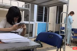 Tại khu cách ly Pháp Vân - Tứ Hiệp của UBND TP. Hà Nội, mỗi phòng chỉ có 4 người. Ảnh: Anh Lê.