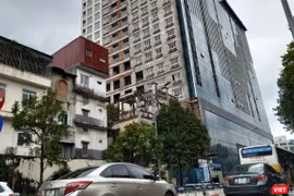 Công trình dự án số 8B Lê Trực sau nhiều năm vi phạm về xây dựng, đến nay vẫn chưa được xử lý dứt điểm. Ảnh: Anh Lê.