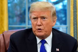 Tổng thống Trump phủ nhận cáo buộc xung quanh việc dừng viện trợ quân sự cho Ukraine (Ảnh: Reuters)