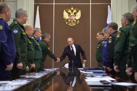 Ông Putin họp với các tướng lĩnh quân đội Nga