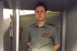 Giám đốc bảo tàng André Kacheiev, trước cửa đường hầm số 539.