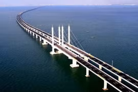 Cầu Kerch nối bán đảo Crimea với lục địa Nga