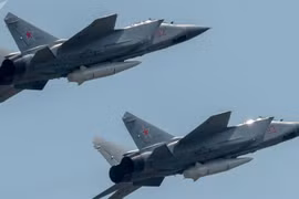 Tiêm kích Mig-31 đánh chặn tầm xa của Nga