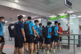 Toàn đội có mặt tại Tashkent lúc 20h ngày 29/5. Ảnh: VFF