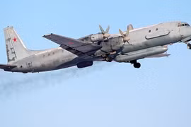 Máy bay il-20.