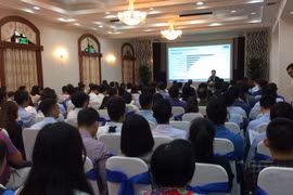 Dù TTCK năm 2018 có diễn biến không thuận lợi nhưng các buổi hội thảo giới thiệu cơ hội đầu tư trên thị trường này vẫn thu hút được nhiều sự quan tâm của các nhà đầu tư (Ảnh: P.D)