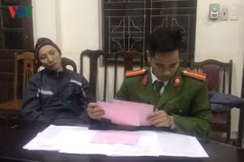 Đối tượng thực hiện vụ cướp tại cơ quan điều tra (Ảnh: VOV)