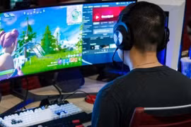 Việt Nam mặc dù có nhiều tiềm năng để phát triển ngành game, nhưng phải đối mặt với nhiều định kiến, chưa thực sự được khuyến khích phát triển.