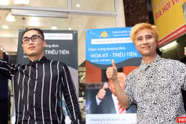 Khách hàng tỏ ra hào hứng với kiểu đầu mới