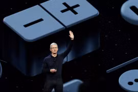 CEO Apple Tim Cook đã nhiều lần để cập đến việc Apple sẽ tập trung nhiều hơn vào lĩnh vực kinh doanh dịch vụ trực tuyến. Ảnh: AP