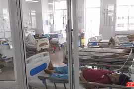 Bệnh nhân trong vụ ngộ độc thực phẩm điều trị tại Bệnh viện Đà Nẵng