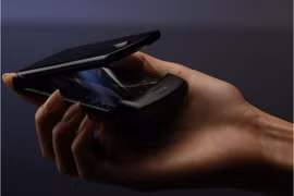Điện thoại thông minh màn hình gập Motorola Razr. Ảnh: PhoneArena