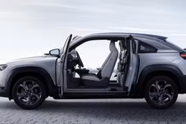 MX-30 có kiểu cửa mở ngược giống xe siêu sang Rolls-Royce. Ảnh: Mazda 