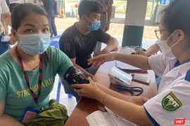 Hành trình Thầy thuốc trẻ khám, cấp thuốc miễn phí cho công nhân tại Công ty Pouyuen Việt Nam (quận Bình Tân, TP HCM)