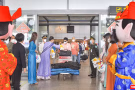 Những hành khách đầu tiên xông đất Đà Nẵng trong dịp Tết Nhâm Dần 2022
